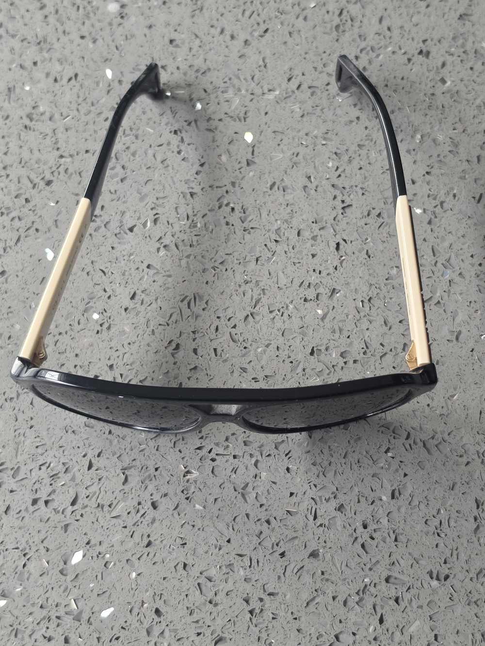 100% Authentic Gucci Black Sunglasses w Cream Temples GG0463S No Case No Pouch - Picture 5 of 5